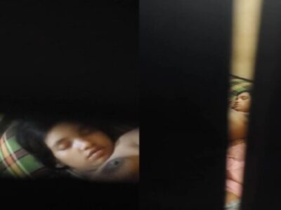 பிக் பூப்ஸ் பாபி ஸ்லீப்பிங் டொப்லெஸ் சிக்கித் ஒன கேம் செஸ்