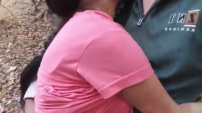 காட்டுக்குள்ள வச்சு பூப்ஸ் பிசைந்து மாடு மேய்த்து ஜோடி ஸ்…