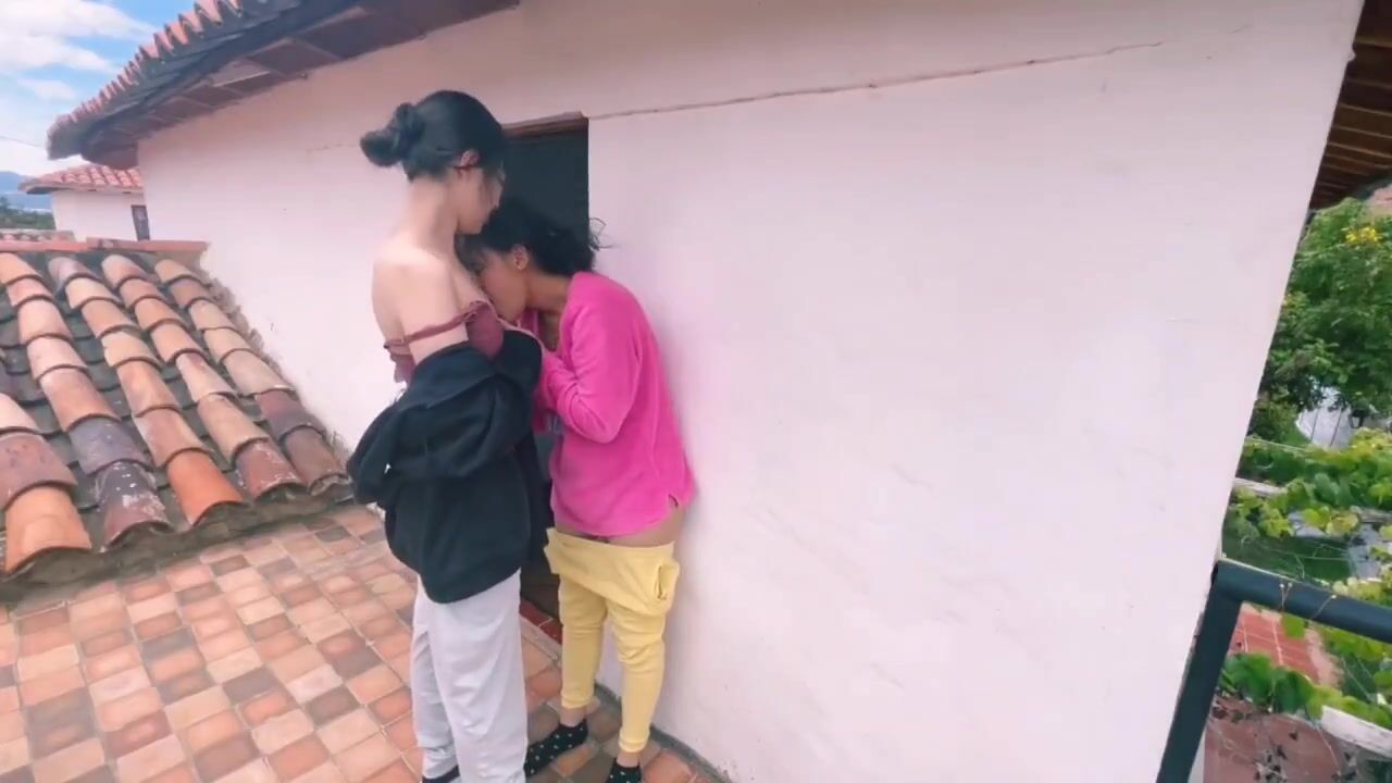 மூடு எரிய ரெண்டு பெண்களின் மொட்டைமாடி லெஸ்பியன் தமிழ் வீடியோ