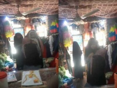 பாகிஸ்தானிய ஷாப் வுணர் ஸ்ண்ஸ்ஸ் செஸ் வித் டூ குஸ்டோமெர்ஸ்