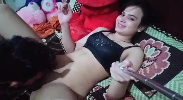 புண்டை நக்குறத செலஃய ச்டிச்க் வைத்து வீடியோ எடுத்த காதலி
