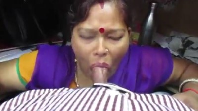 தமிழ் ஆண்ட்டி சுன்னியை ஊம்பி விந்து குடிக்கும் துபே செஸ் வீடியோ