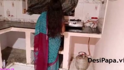 இளமையான அண்ணியை சாறி உடன் ஊழ் செய்யும் தமிழ் பாபி போர்ன்