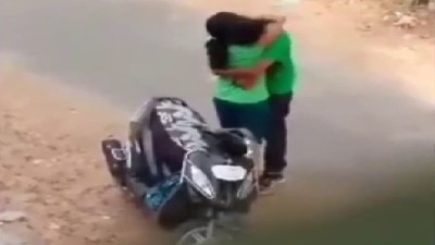 காதலியை கிச் ஹூக் செய்யும் தமிழ் பப்ளிக் சீஸ் வீடியோ – தமிழ் வுட்டூர் செஸ்