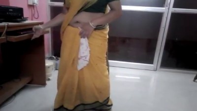 ஆபீஸ் விபெ சாறி அணிந்து இடுப்பு காண்பிக்கும் தமிழ் சாறி போர்ன் – தமிழ் ஆபீஸ் செஸ்