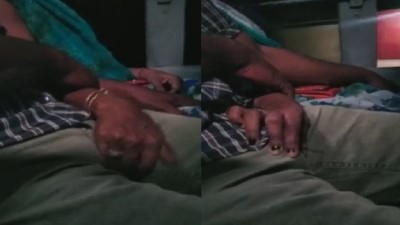 சேலம் பஸ்சில் முலை பிசைந்து சுன்னி தடவும் தமிழ் பஸ் செஸ் வீடியோ