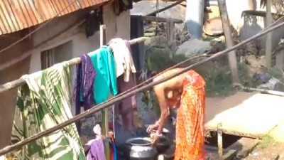 சேலம் விள்ளகே விபெ சாறி அணிந்து பாத் செய்யும் தமிழ் ஆண்ட்டி சீஸ் விதேஒஸ்