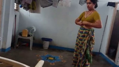 மனைவி நூடேடாக புடவை அணியும் தமிழ் சாறி செஸ் விதேஒஸ் – தமிழ் வ்பிஏ செஸ்
